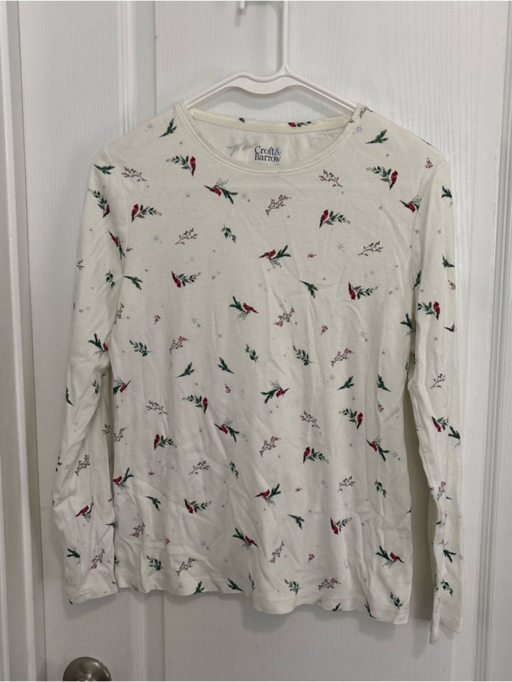 croft & barrow cream tee with red cardinal and green foliage print